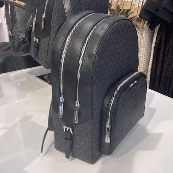 Michael Kors Jaycee Large Zip Pocket Backpack Black - Picture 12 of 16